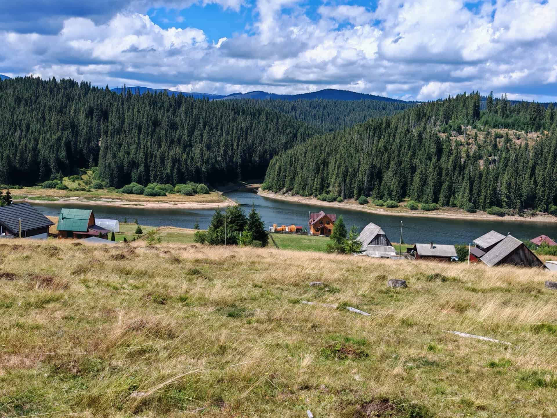 6636-mp-TEREN-SUPERB-CU-VEDERE-SPRE-LAC-in-PARCUL-NATURAL-APUSEN