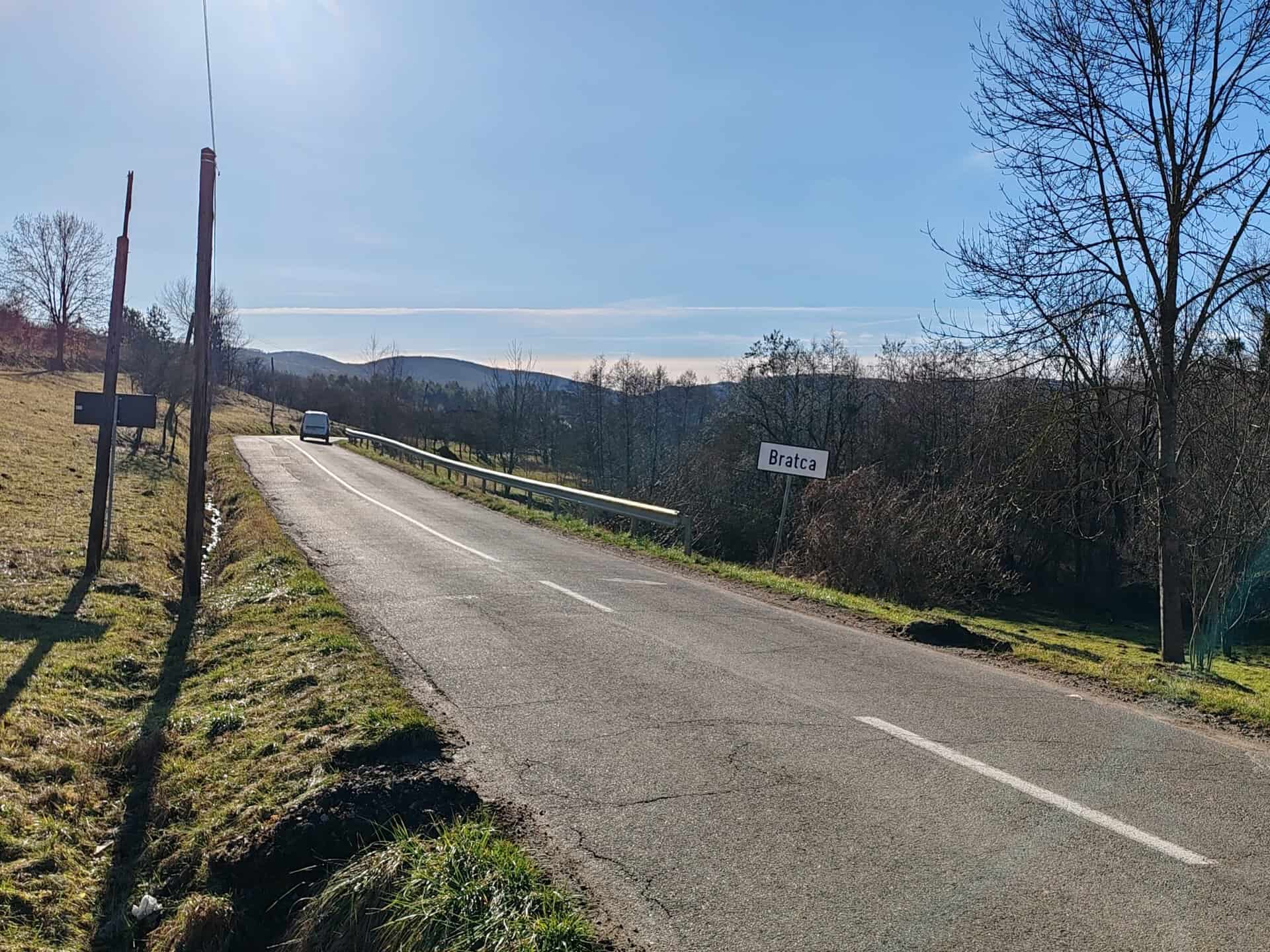Teren Bihor de vânzare în zona Bratca Beznea, situat la aproximativ 70-80 m de drum